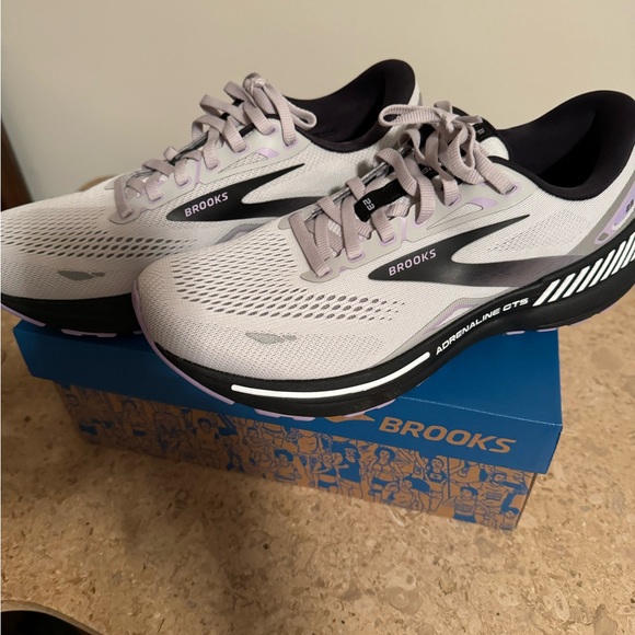 Brooks Adrenaline Woman’s Shoes - Picture 2 of 4